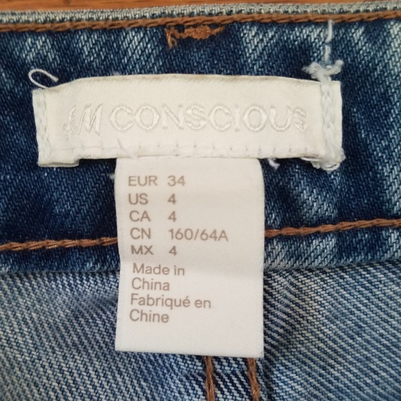 ✨️Will be donated on 12/3✨️High Waisted H&M Jean Shorts - Picture 3 of 6